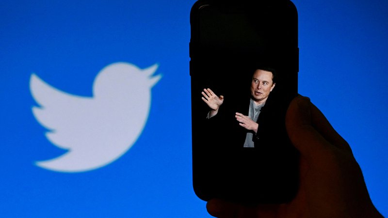 Fotografija: Twitter bo čez šest tednov, kot je napovedal Elon Musk, dobil novo izvršno direktorico. FOTO: Olivier Douliery/AFP