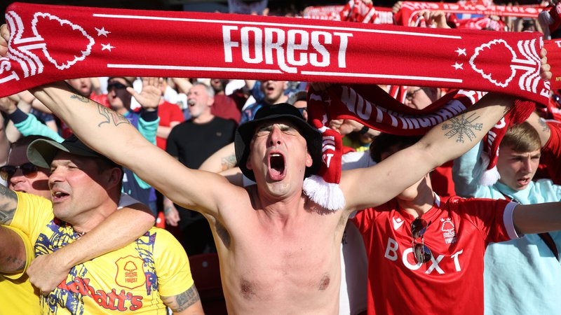 Fotografija: Navijači Nottingham Foresta so navdušeno pozdravili uspeh kluba proti Arsenalu. FOTO: Carl Recine/Reuters