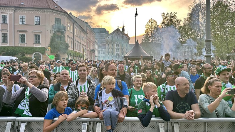 Fotografija: Prizori s praznovanja Ljubljančanov na Kongresnem trgu. FOTO: Voranc Vogel