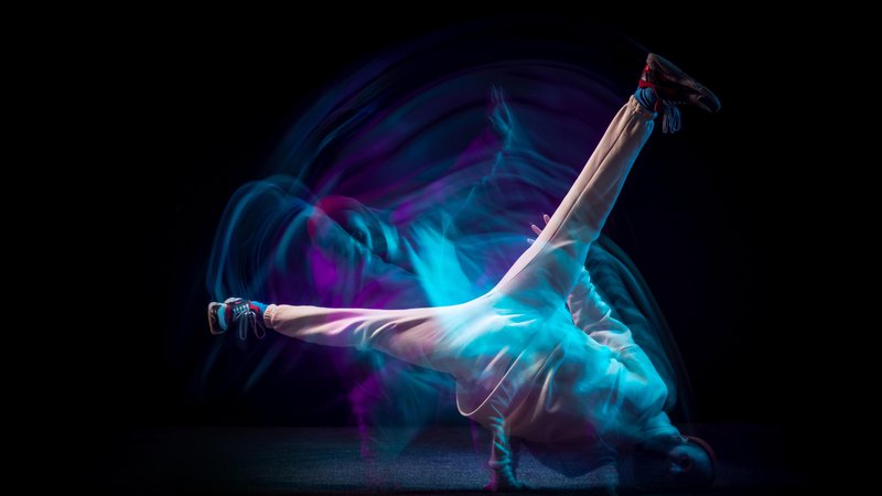 Fotografija: Ples osrečuje, tudi tiste, ki so samo opazovalci. FOTO: Shutterstock 