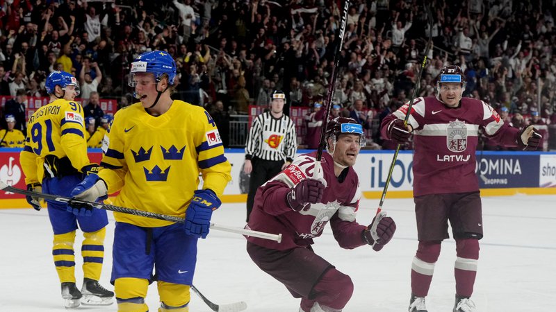 Fotografija: Latvija se je proti Švedski zavihtela v polfinale. FOTO: Ints Kalnins/ Reuters