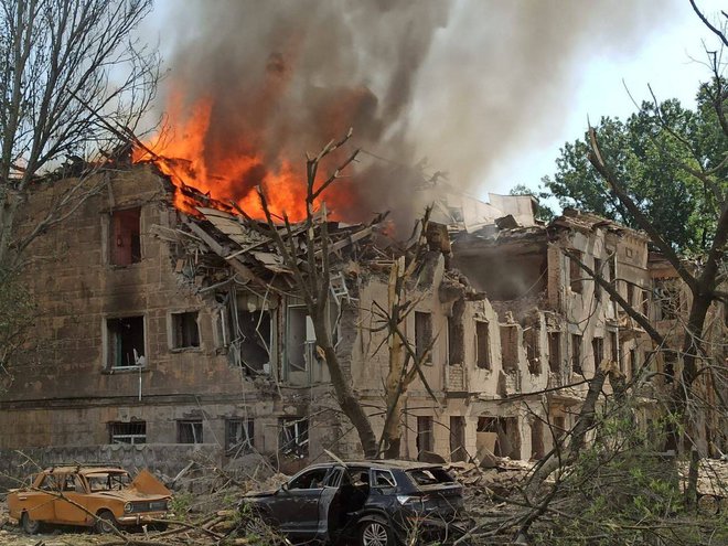 Uničena bolnišnica v Dnipru. FOTO: Regionalna vojaška uprava Dnipropetrovsk via Reuters