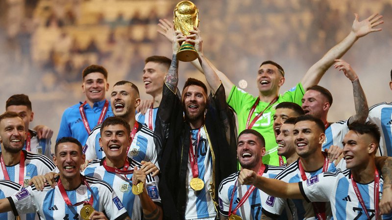 Fotografija: Argentinska nogometna reprezentanca in njihov največji zvezdnik Lionel Messi so dragi. FOTO: Carl Recine/Reuters