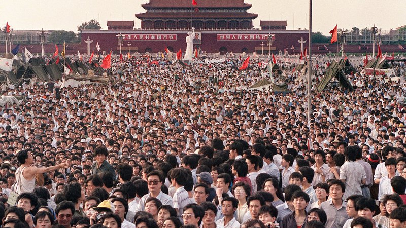 Fotografija: Pomlad 1989 je bila zgodovinsko razpotje, na katerem ni bila le Kitajska, ampak tudi številne druge socialistične države, a šele kitajska vojska je streljala na svojo mladino. FOTO: Catherine Henriette/AFP