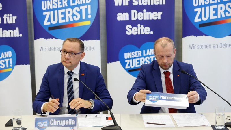 Fotografija: Predsednik AFD Tino Chrupalla (levo) je zadovoljen s podporo Nemcev njegovi stranki in prepričan, da je to dokaz, da ljudje vedo, da politike Zelenih vodijo v deindustrializacijo in draginjo. FOTO: Michele Tantussi/REUTERS