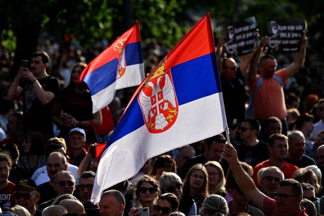 Aleksandar Vučić poskuša na vsak način odvrniti pozornost državljanov od rednih petkovih protestov. FOTO: Andrej Isakovic/AFP