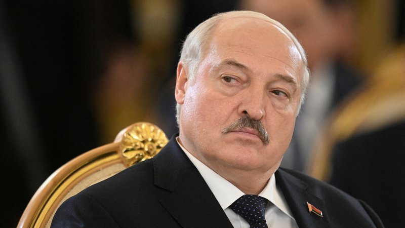 Fotografija: Ker se dolgo ni pojavil v javnosti, so se pojavila vprašanja o zdravstvenem stanju voditelja države Aleksandra Lukašenka slabša.

FOTO: Sputnik/Reuters