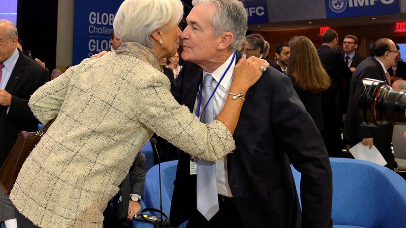 Fotografija: Predsednika ECB in Federal Reserve Christine Lagarde in Jerome Powell imata ta teden vnovič na mizi pomembne denarne odločitve. FOTO: Mike Theiler/Reuters