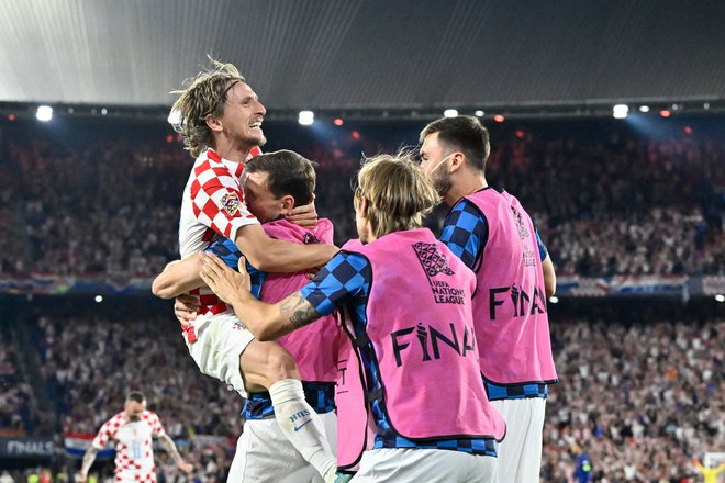 Luka Modrić (levo) in soigralci so se veselili novega uspeha. FOTO: John Thys/AFP