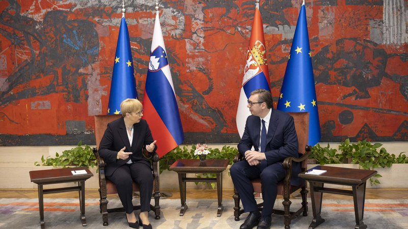 Fotografija: Predsednica Slovenije Nataša Pirc Musar in srbski predsednik Aleksandar Vučić sta se prejšnji teden v Beogradu pogovarjala o slovenski podpori Srbiji na evropski poti. FOTO: Twitter profil predsednice države