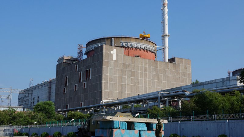 Fotografija: Zaskrbljenost zaradi varnosti jedrske elektrarne Zaporožje obstaja od začetka ruske invazije na Ukrajino. FOTO:  Alexander Ermochenko/Reuters