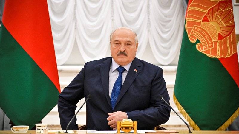 Fotografija: Beloruski predsednik Lukašenko je bil na današnjem srečanju s tujimi mediji v svoji rezidenci jasen: Šef Wagnerja je v Rusiji. FOTO: Alexander Nemenov/AFP