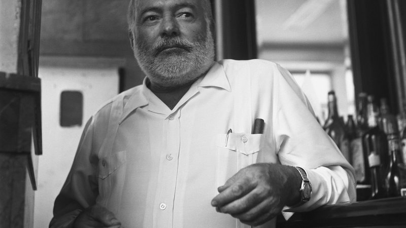 Fotografija: Ernest Hemingway okrog leta 1960. Pozneje se je razvedelo, da se je boril s hudo depresijo. FOTO: Reuters