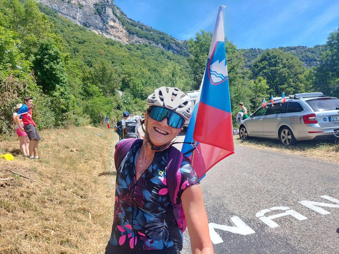 Polona Strnad je navdušena nad tem, koliko slovenskih kolesark je srečala v Franciji. FOTO: Miha Hočevar