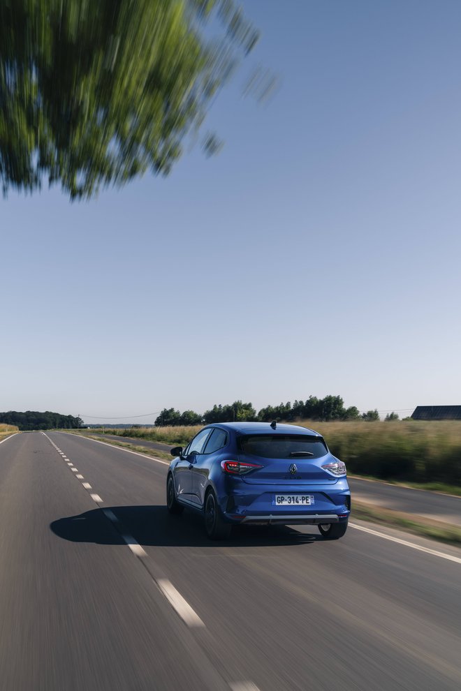 Clio je še naprej lahko na bencinski, hibridni, dizelski ali plinski pogon. FOTO: Renault