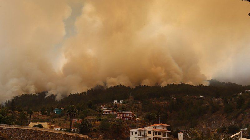 Fotografija: Prebivalce so evakuirali tudi iz mesta Tijarafe FOTO: Stringer/AFP
