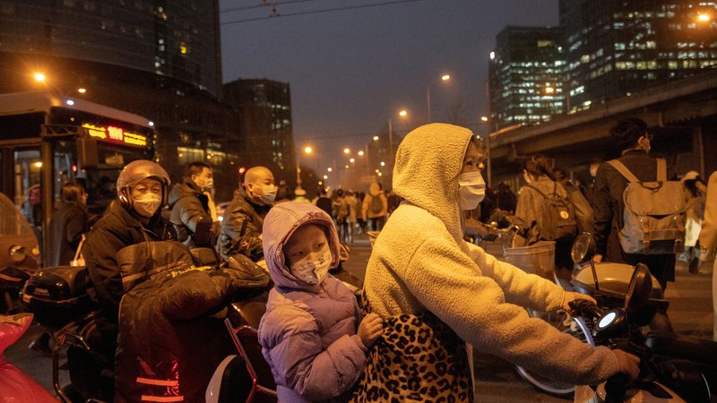 Fotografija: Združene države Amerike želijo Peking prepričati k zmanjševanju izpuhov CO2 še pred letom 2030. Foto Thomas Peter/Reuters