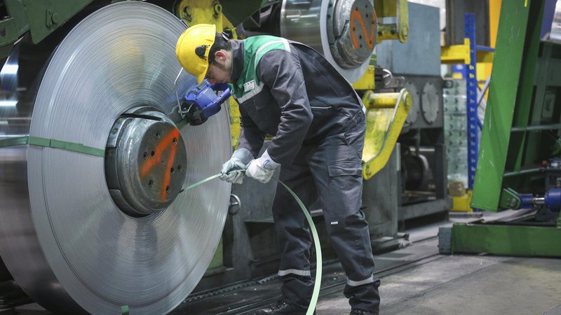 Fotografija: V tovarni aluminija Talum Kidričevo so zaradi drage energije ustavili proizvodnjo primarnega aluminija, svoj prihodnji razvoj vidijo v programih z višjo dodano vrednostjo. FOTO: Jože Suhadolnik