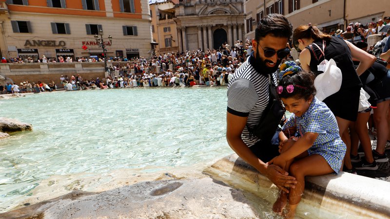 Fotografija: Zasilna ohladitev v pregretem Rimu FOTO: Remo Casilli/Reuters