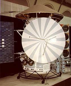 Model nosilnega polovila Mars 6 in 7, pristajalnik je bil podoben pristajalniku iz odprav Mars 2 in 3. FOTO: Wikimedia

 