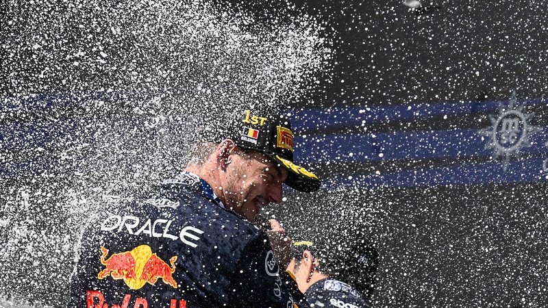 Fotografija: Nizozemski šampion Max Verstappen si je že tretjič zapored v Spa-Francorchampsu prislužil šampanjsko prho. FOTO: John Thys/AFP