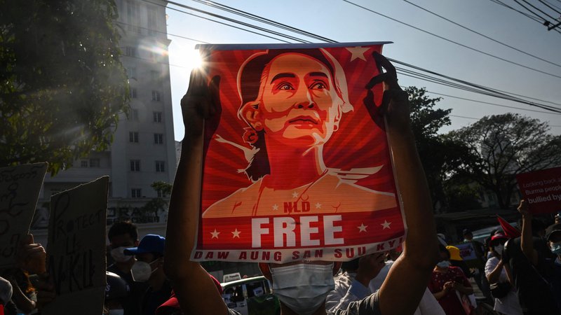 Fotografija: Za zdaj ni jasno, ali je novica o preselitvi Aung San Su Či v hišni pripor resnična. FOTO: AFP