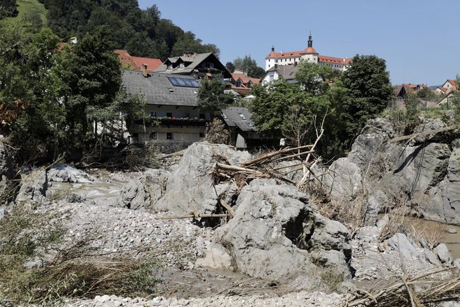 Na območjih Škofje Loke, Poljanske doline in nekaterih manjših dolin nihče ni izgubil življenja, a je voda povzročila veliko škodo. FOTO: Voranc Vogel