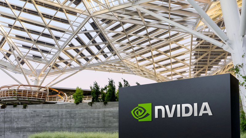 Fotografija: Delnica Nvidie je z naskokom najdražja delnica med 500 največjimi korporacijami. FOTO: Nvidia via Reuters