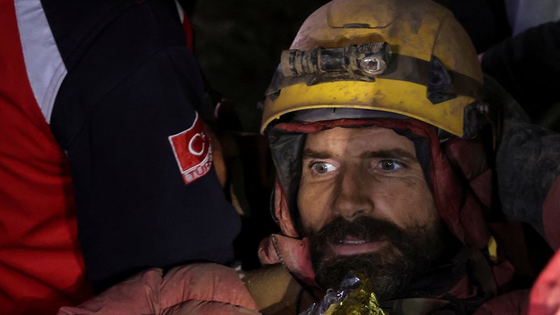 Fotografija: Ameriškega jamarja Marka Dickeyja so rešili po devetih dneh. FOTO: Reuters 