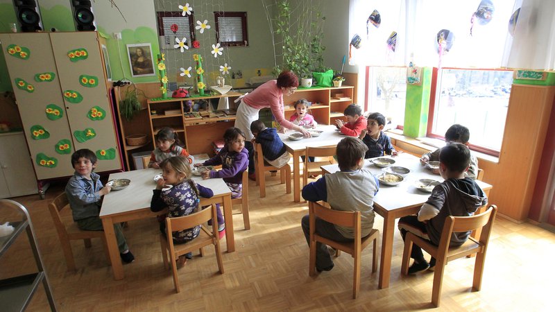 Fotografija: Prva koraka k socializaciji sta vrtec in šola. Foto: Leon Vidic