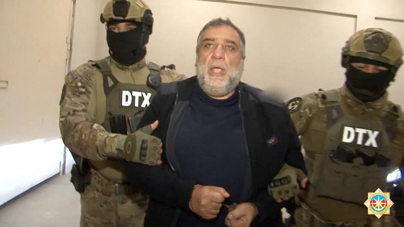 Fotografija: Pridržali so ga, ko je želel vstopiti v Armenijo. FOTO: azerbajdžanska varnostna služba via Reuters