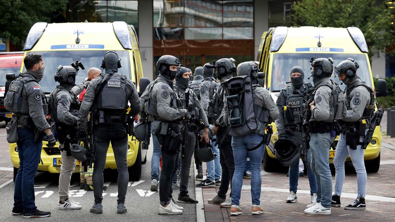 Fotografija: Prizorišče strelskega napada v Rotterdamu. FOTO: Bas Czerwinski/AFP