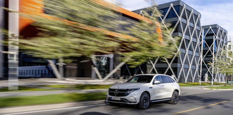 Fotografija: Inovacije Mercedes-Benz zagotavljajo višji standard varnosti na cestah in hkrati napovedujejo avtonomno vožnjo. FOTO: Mercedes-Benz MG