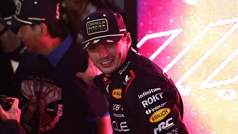 Fotografija: Max Verstappen je ob novi svetovni kroni ves nasmejan. FOTO: Hamad I Mohamed/Reuters