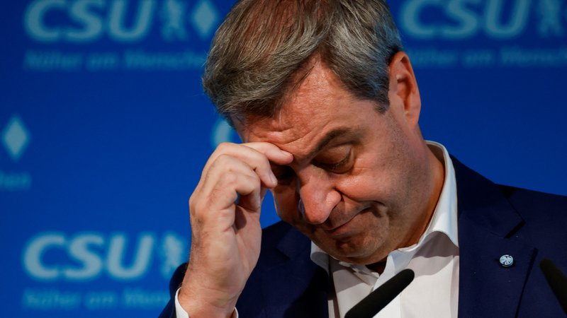 Fotografija: Predsednik CSU in bavarski premier Markus Söder ne more biti povsem zadovoljen z rezultati njegove stranke. Svobodni volivci in AfD so mu namreč ukradli precej volivcev. FOTO: Michaela Rehle/REUTERS