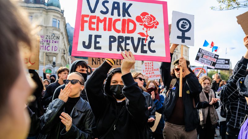 Fotografija: Razen nekaj reakcionarnih sekt splav večina Slovencev načelno podpira. FOTO: Črt Piksi
