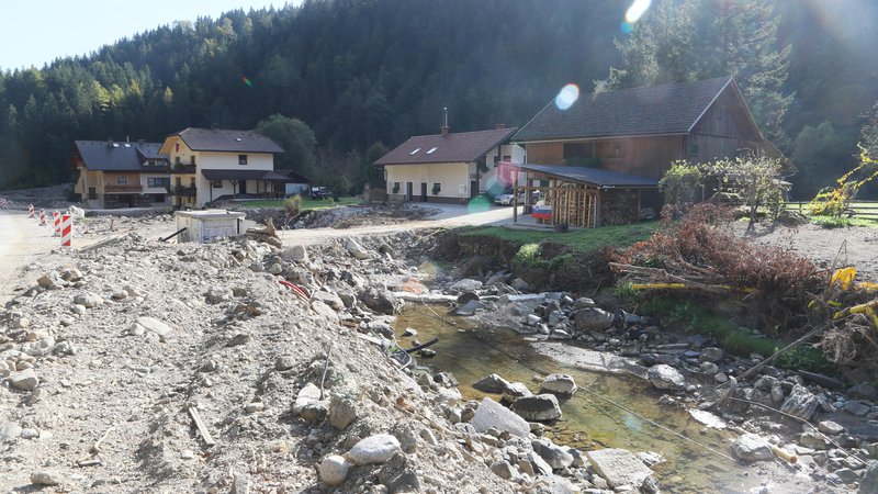 Fotografija: Dobra dva meseca po katastrofalnih poplavah še vedno več območij ni primernih za bivanje. FOTO: Dejan Javornik/Slovenske novice