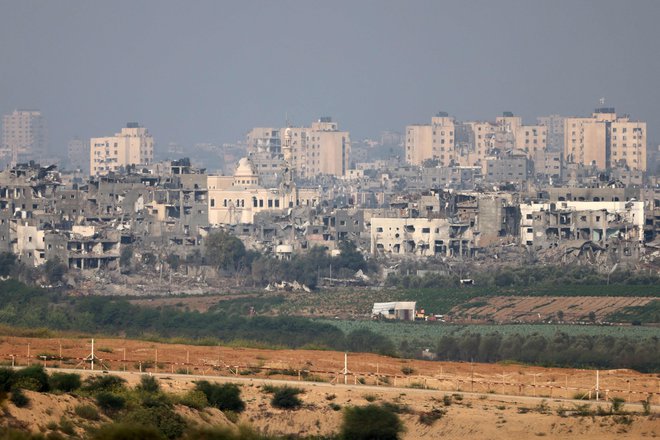 V napadih na Gazo umirajo civilisti. FOTO: Jack Guez/AFP