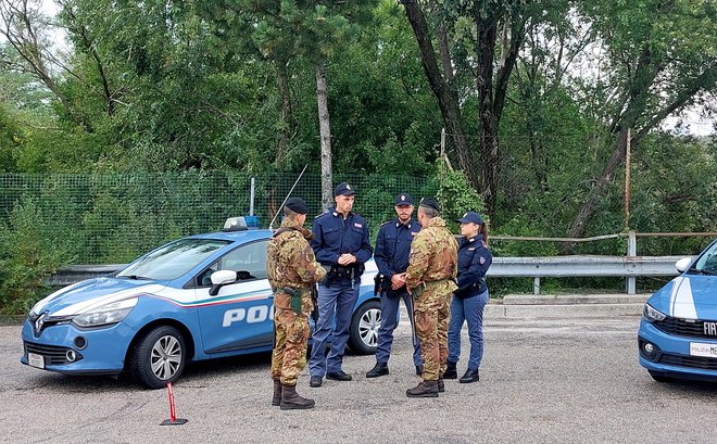 Italija je prav tako uvedla nadzor na meji s Slovenijo. FOTO: Blaž Samec/Delo