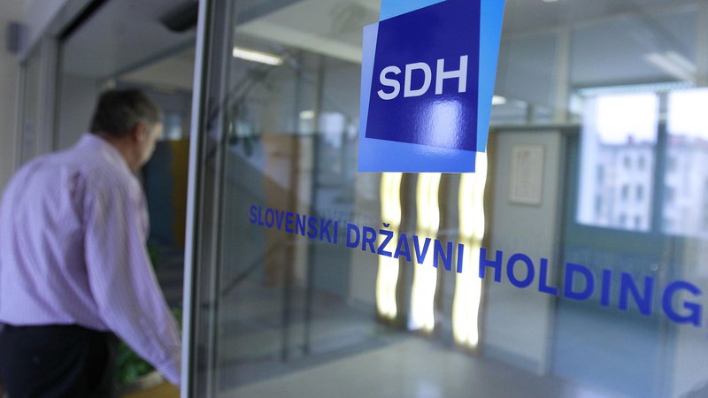Fotografija: SDH je v začetku julija objavil oglas za javno zbiranje zavezujočih ponudb za nakup dveh poslovnih deležev, katerih osnovni vložek v nominalni višini skupaj znaša 4,7 milijona evrov. FOTO: Leon Vidic/Delo