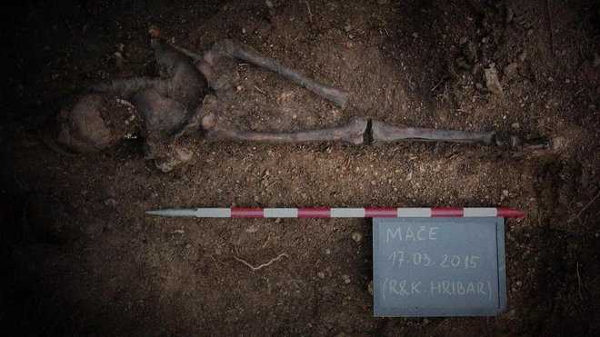 Njune posmrtne ostanke so našli v gozdu nad zaselkom Mače. Foto: Friendly production