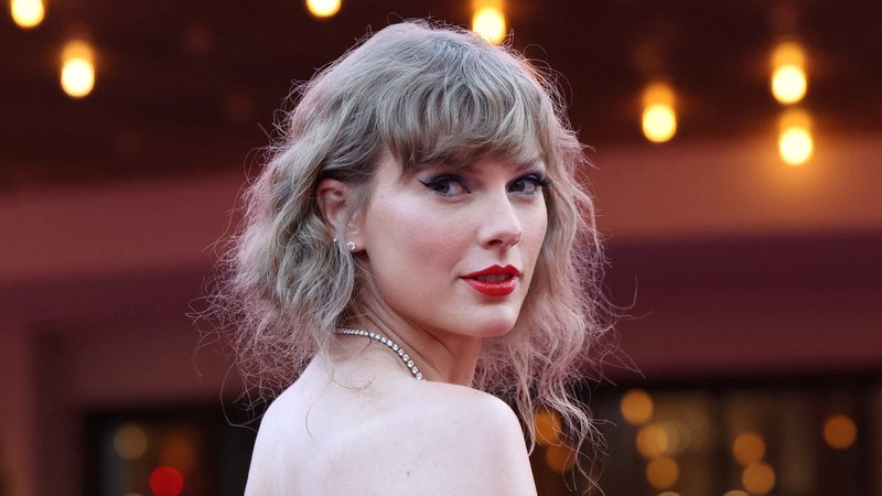 Fotografija: Taylor oktobra letos na premieri filma Taylor Swift: The Eras Tour v Los Angelesu. FOTO: Mario Anzuoni/Reuters