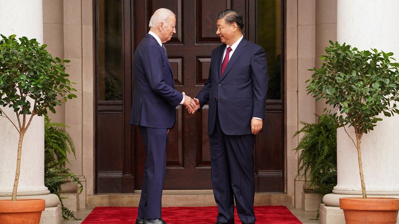 Fotografija: Ameriški predsednik Joe Biden in njegov kitajski kolega Xi Jinping bosta ob robu vrha azijsko-pacifiškega gospodarskega sodelovanja poskušala izboljšati odnose med velesilama.

FOTO: Kevin Lamarque/Reuters