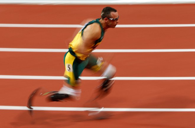 Pistorius je postal prvi športnik, ki je brez dveh amputiranih nog nastopal na običajnih olimpijskih igrah. FOTO:  David Gray Reuters