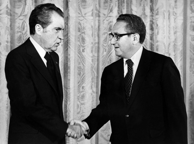 Kissinger s predsednikom Richardom Nixonom. FOTO: AFP
