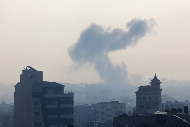 Napadi v Rafi danes zjutraj FOTO: Mohammed Abed/AFP