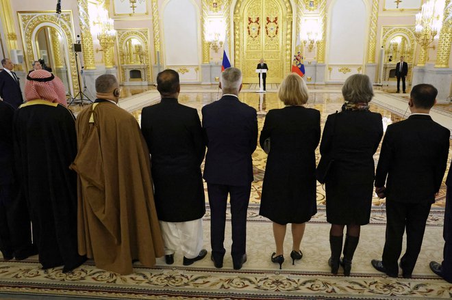 Tudi v pogovorih z nekaterimi drugimi diplomatskimi predstavniki držav Zahoda, denimo Grčije in Švedske, je Putin izrazil obžalovanje zaradi prekinitev političnih in kulturnih vezi. FOTO: Sputnik/Reuters