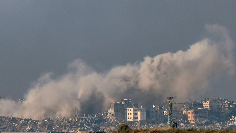 Fotografija: Izraelska vojska je sporočila, da je v zadnjih 24 urah na območju Gaze izvedla 250 zračnih napadov. FOTO: Menahem Kahana/AFP