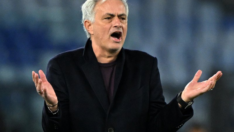Fotografija: Temperament Joseja Mourinha je že dolgo znan. FOTO: Alberto Lingria/Reuters