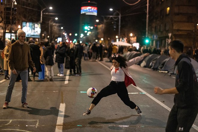 Študenti so blokirali ulice Beograda. FOTO: Marko Djurica/Reuters